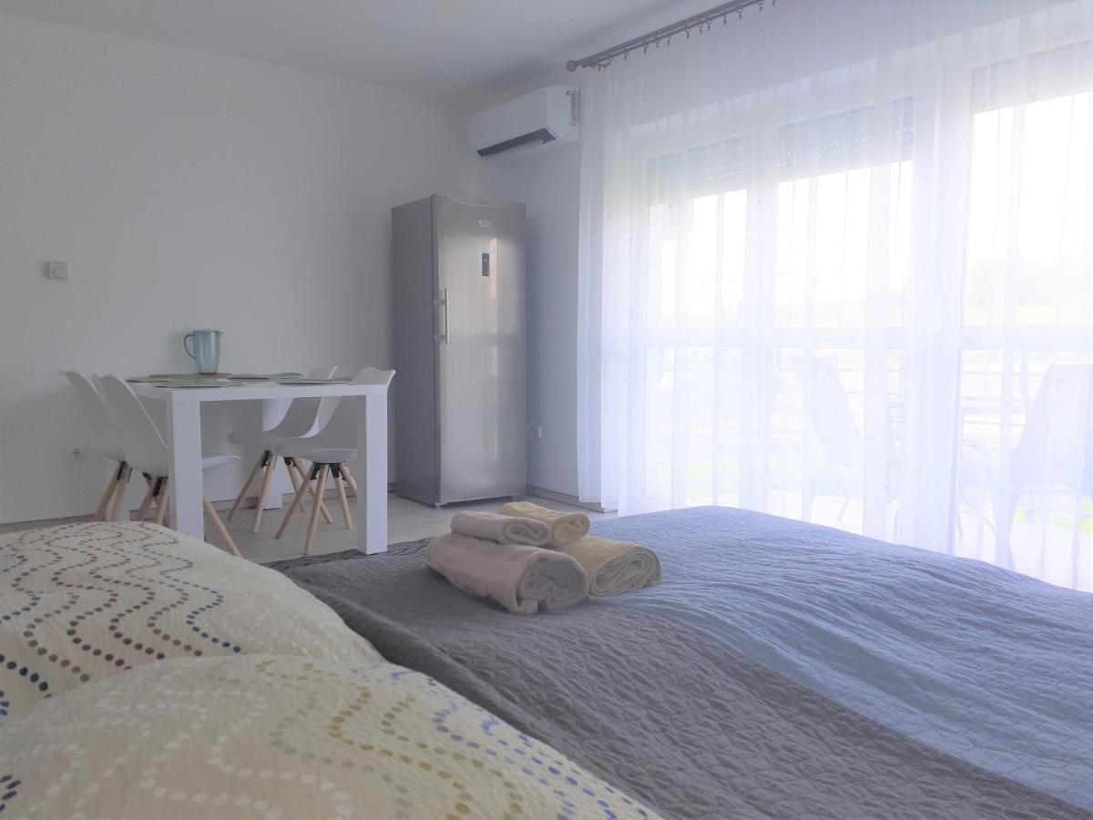 Ferienwohnung Liliom Apartman Hévíz Exterior foto