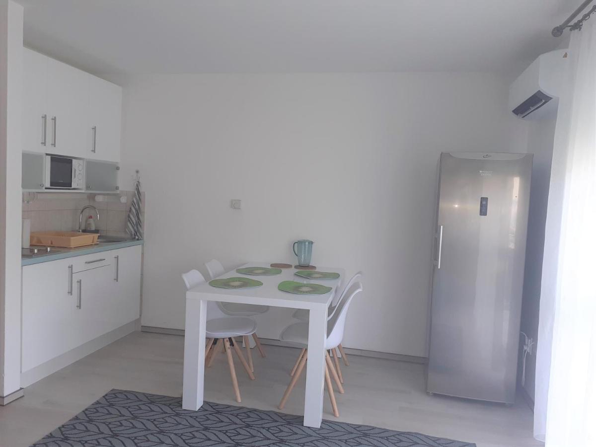 Ferienwohnung Liliom Apartman Hévíz Exterior foto