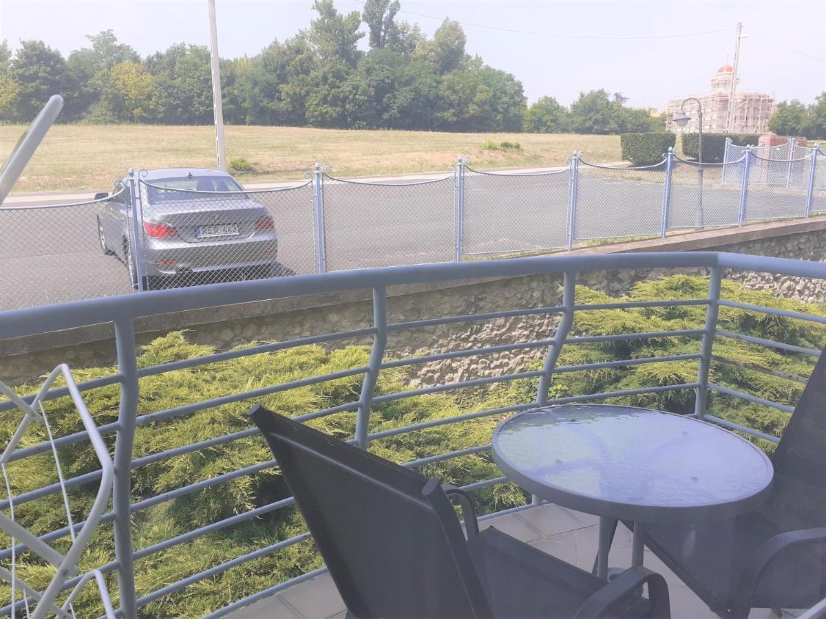 Ferienwohnung Liliom Apartman Hévíz Exterior foto