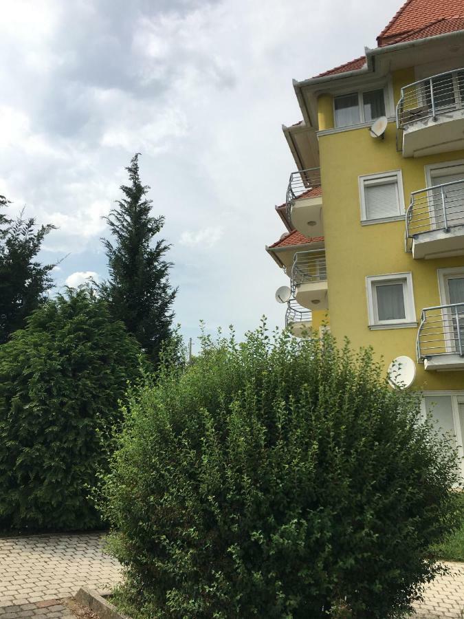 Ferienwohnung Liliom Apartman Hévíz Exterior foto